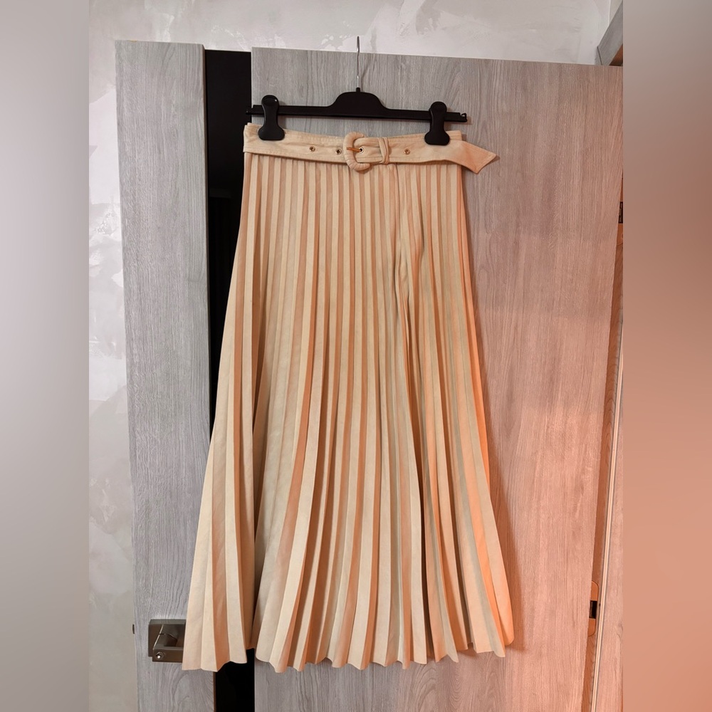 Elegant Cream Pleated Skirt